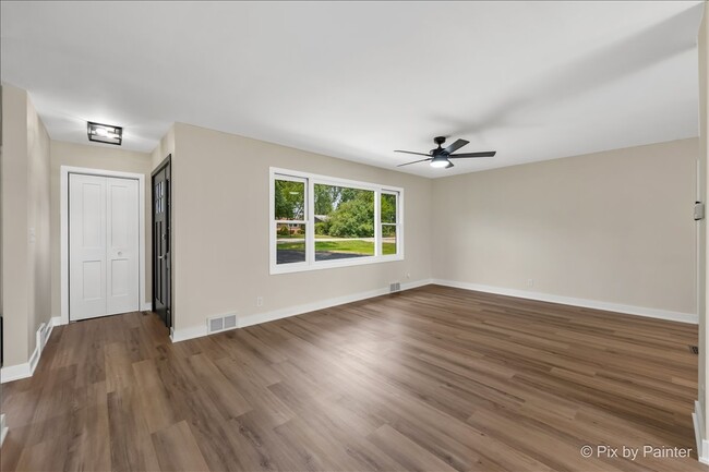 Photo - 355 Hilltop Dr