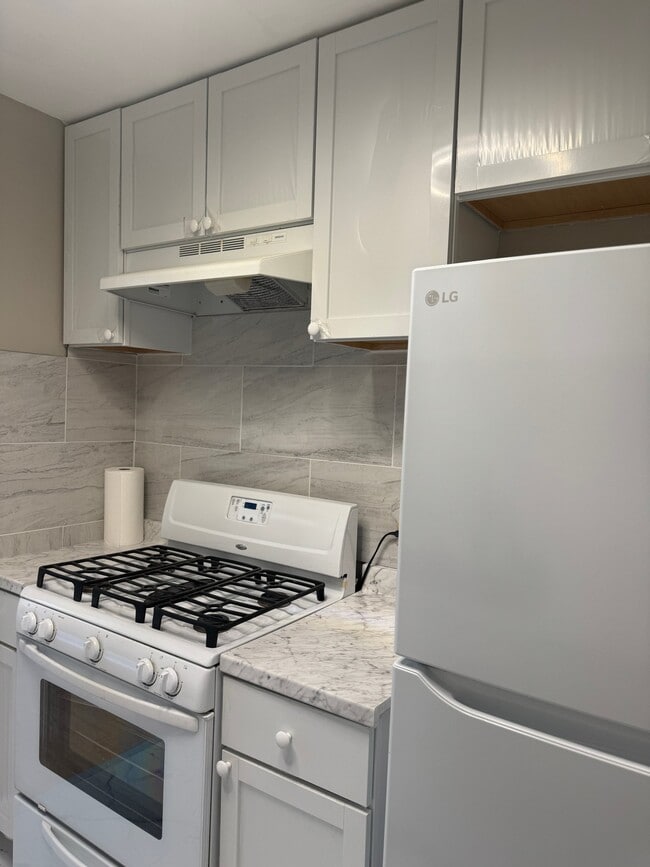 Photo - 252 Shorewood Dr