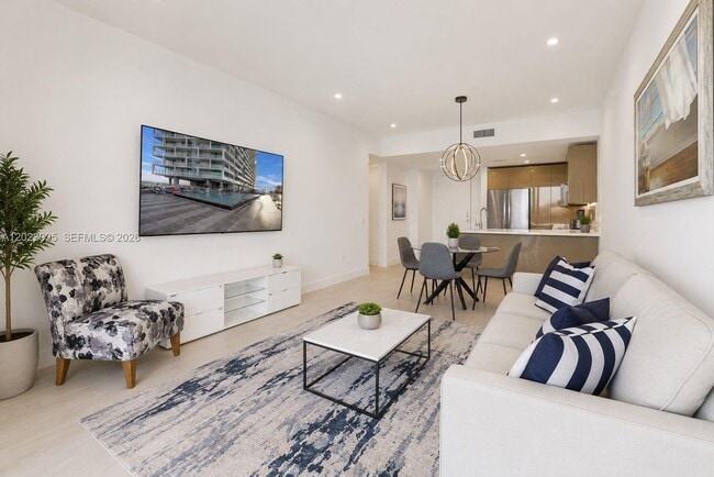 Photo - 2000 Metropica Wy Unit 1408