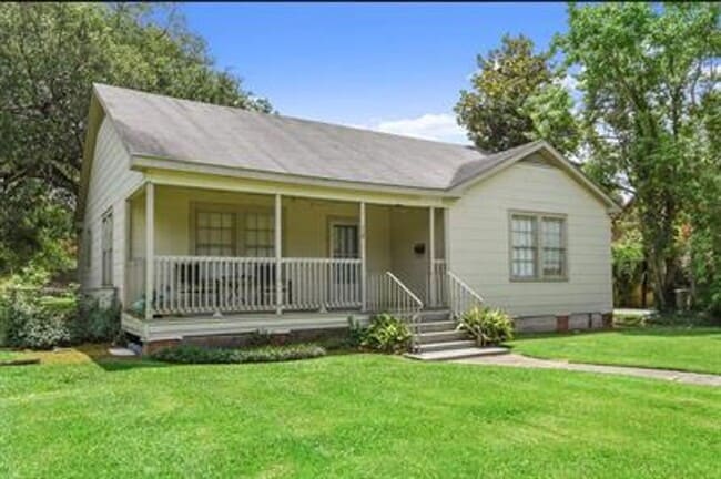 Building Photo - House for Rent