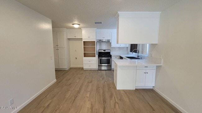 Photo - 45303 Lorimer Ave