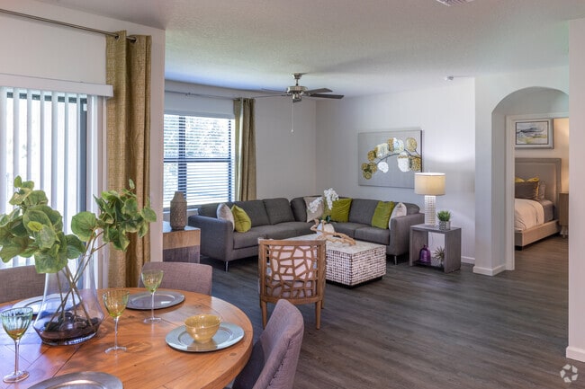 4BR, 2BA - 1828SF