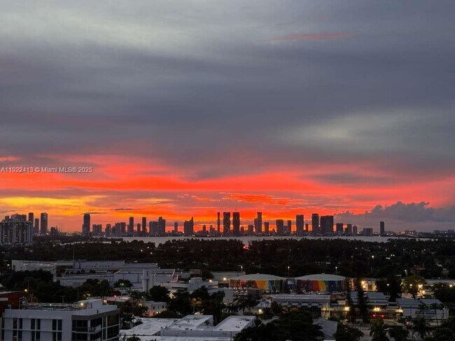 Building Photo - 2401 Collins Ave Unit 1807