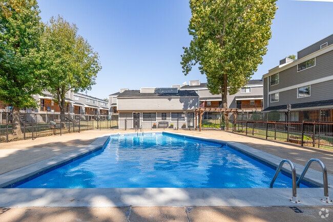 Building Photo - Edge at 40 Townhomes & Apartments