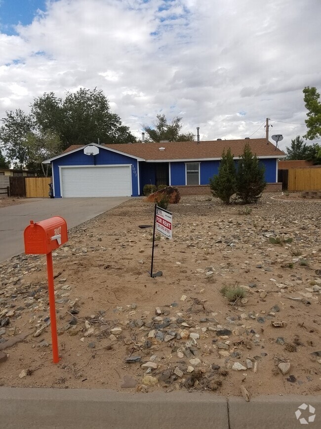 Building Photo - 3 bedroom, 2 bathroom home in Rio Rancho w...