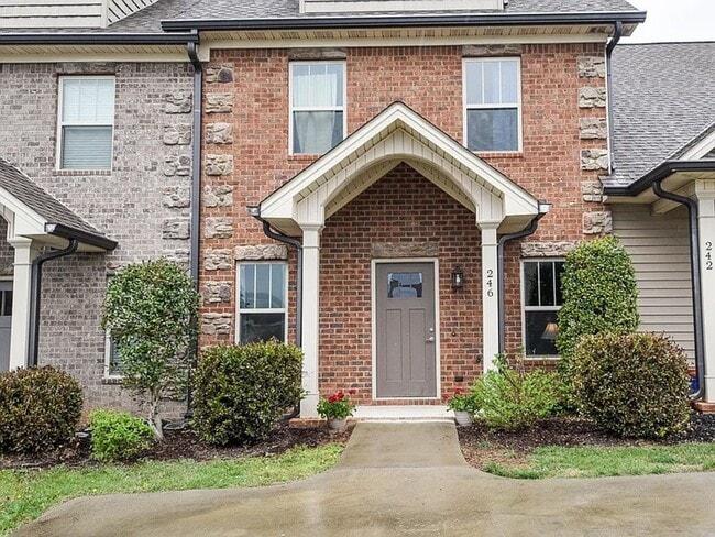 Building Photo - BEAUTIFUL TOWNHOME- SHOWING BY APPOINTMENT ONLY