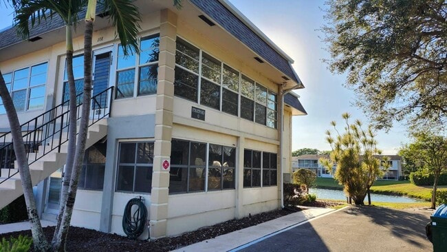 Photo - 200 Stratford O