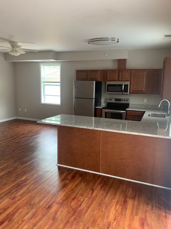 Building Photo - 722 Ohio Pike Unit 31