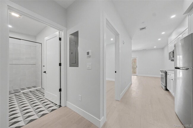 Building Photo - 10 Market St Unit E