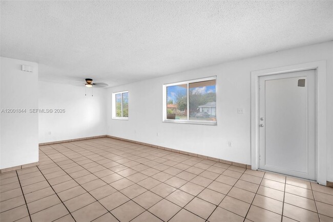 Photo - 535 NW 44th Ave Unidad 1