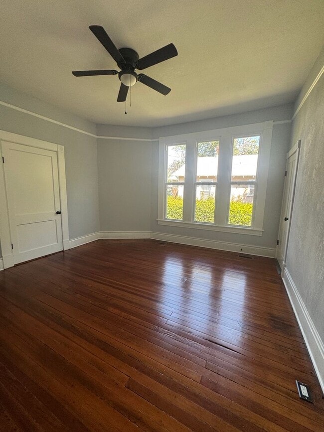 Photo - Charming 3-Bedroom Cottage With Modern Updates