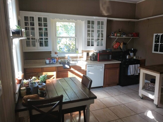 Photo - 714 E 2nd St