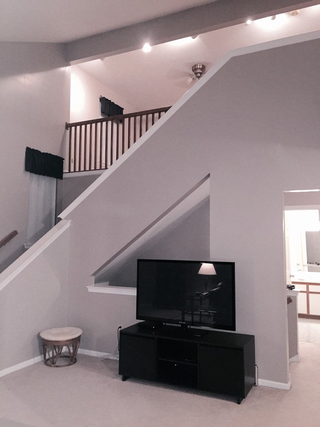 Fotografía del edificio - 2016 Foxmeadow Dr Unidad 2016