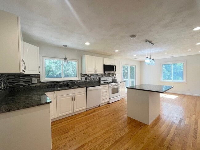 Photo - 744 Dedham St
