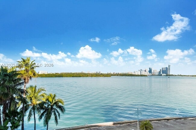 Building Photo - 10350 W Bay Harbor Dr Unit 4R