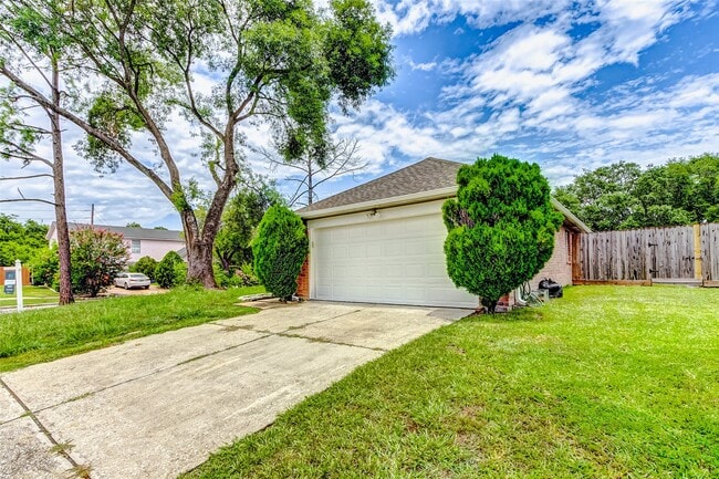 Building Photo - 8410 Fawn Wind Ct