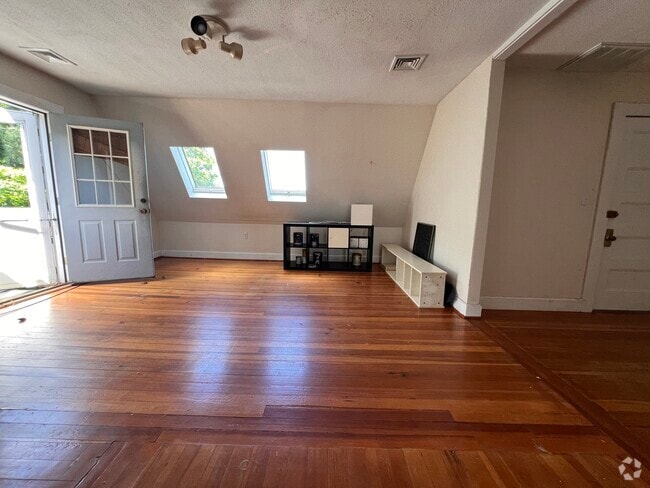 Building Photo - 9 Kenwood St Unit 2 Rental