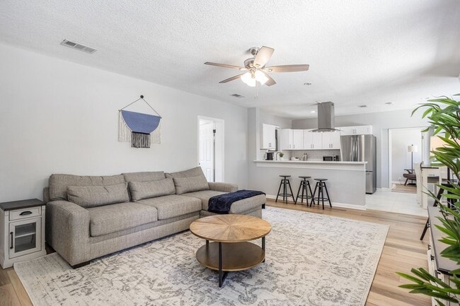 Photo - 427 Holly Ave