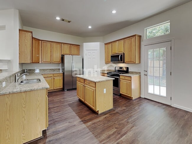 2313 Highland Crossing Dr
