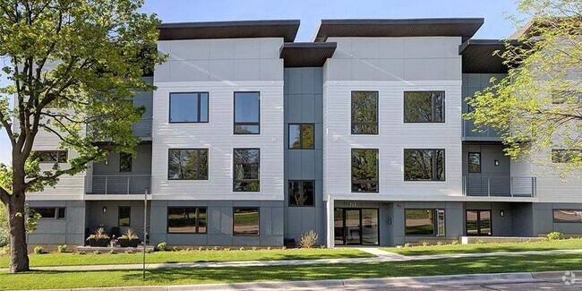 Building Photo - 5001 Prospect Ave Rental