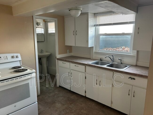 Photo - 621 N 2nd St