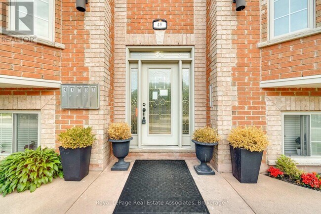 Photo - 48 Mississauga Rd N Unit 1