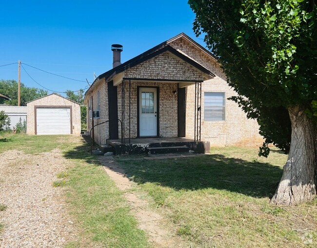 Building Photo - House in Melrose