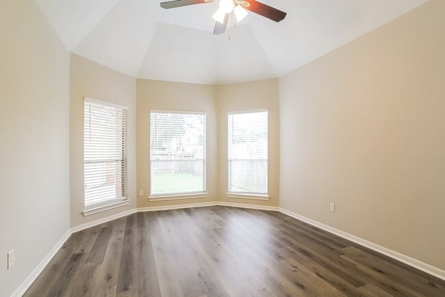 Photo - 6615 Bluebottle Ln