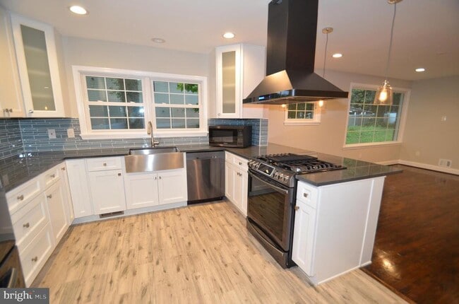 Photo - 5200 Kings Park Dr