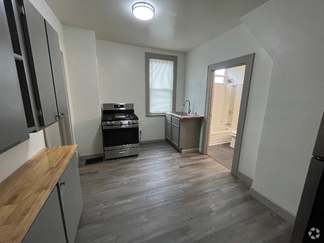 Building Photo - 1342 W 69th St Rental