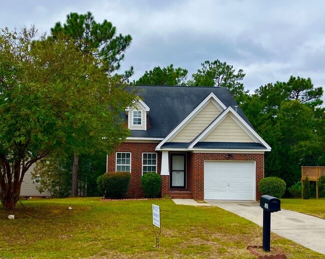 Building Photo - 4 bedroom, 2.5 bathroom home! Available now!