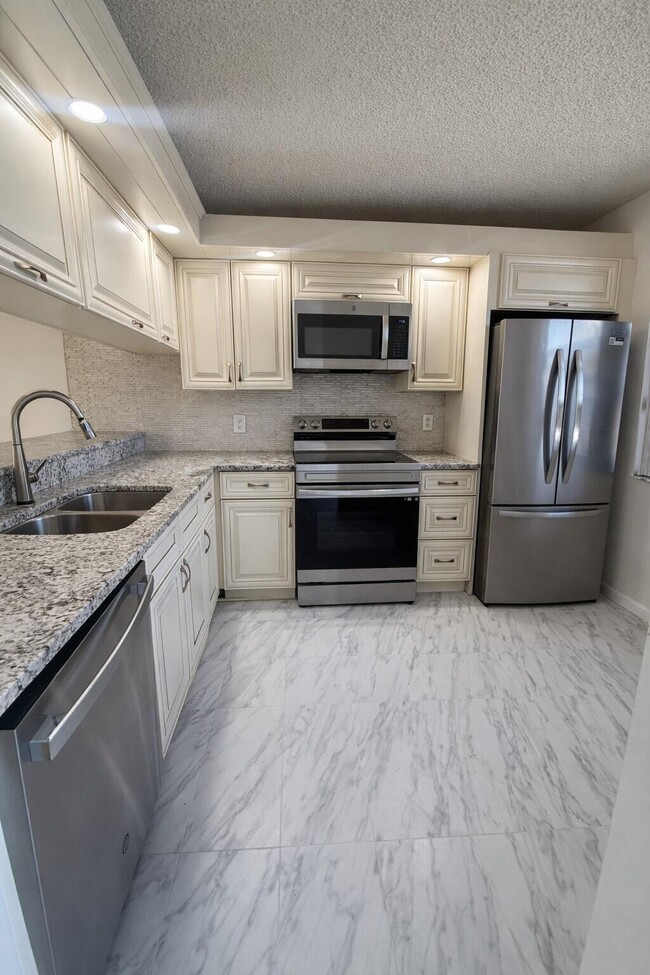 Photo - 3826 Whitehall Dr Unidad 305