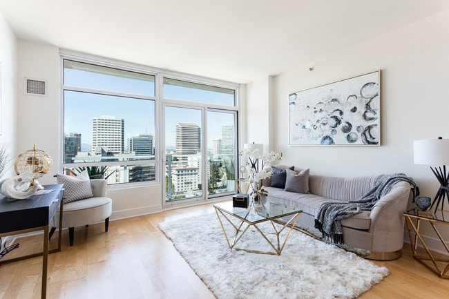 Bright natural light - 1 Lakeside Dr Unit 1905