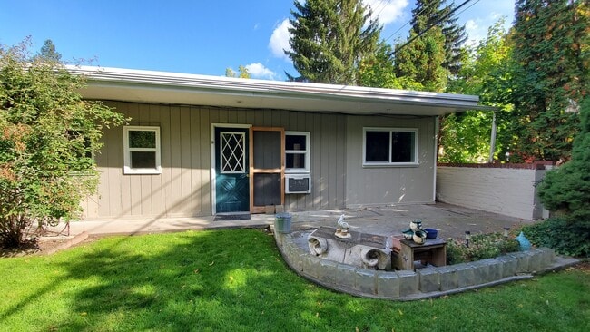 Building Photo - 828 E 11th Ave Unit #B