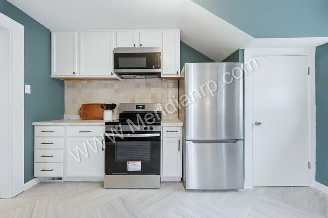 Photo - 931 Woodview Blvd