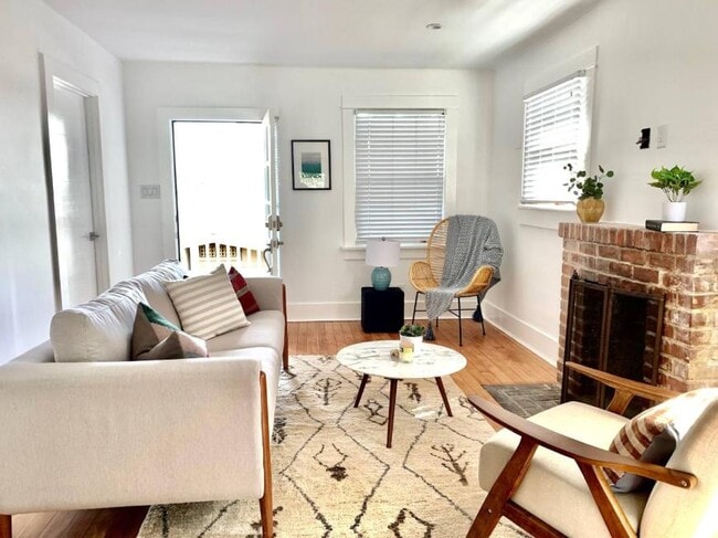 Photo - 1.0 bedroom in Los Angeles California 90039 Unit Bungalow 2319