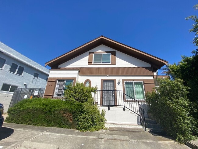 Building Photo - 3681 Indiana St Unit 1