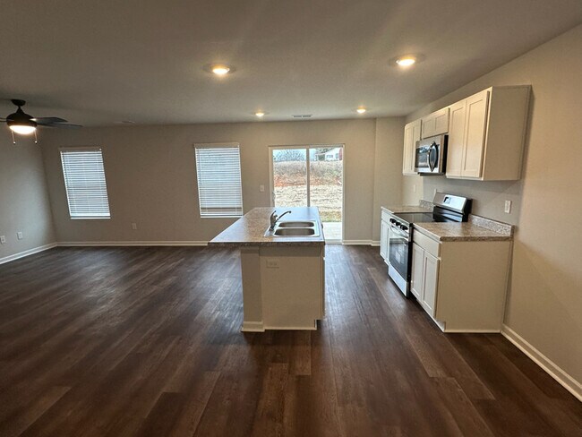 Photo - 43 River Rock St