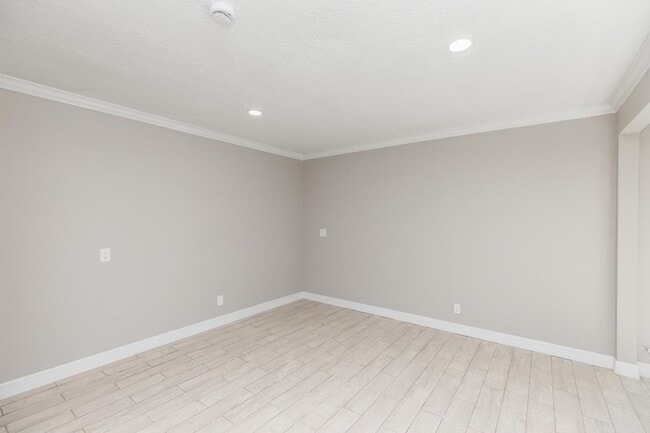 Photo - 185 El Pinto