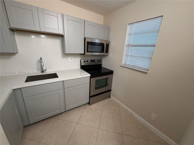 Photo - 220 SW 9th Ave Unit 402