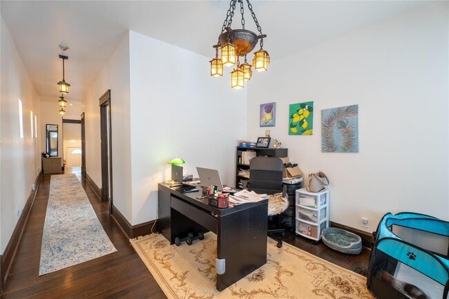 Entrance, den - 25 Cornish Av Unit 1 - Main Floor