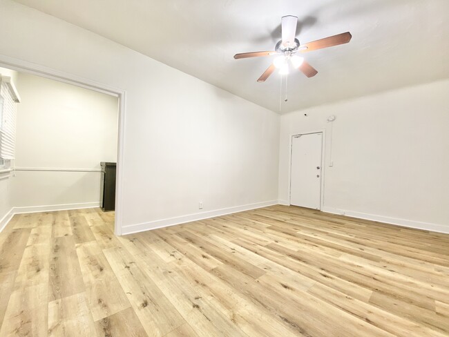 Building Photo - 456 S Catalina St Rental