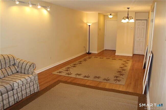 Photo - 20 Woodsedge Dr Unit APT 2B