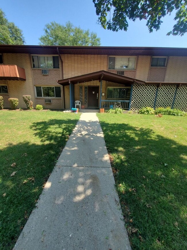 4454 S 14th St. (12 Unit)