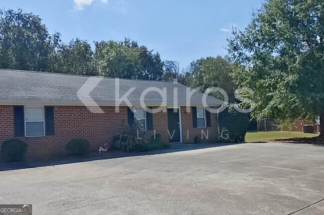 Photo - 180 Deer Pkwy