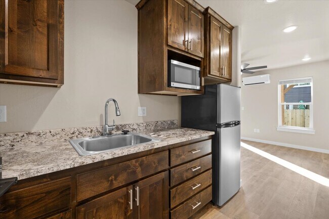 Photo - 7875 28th St