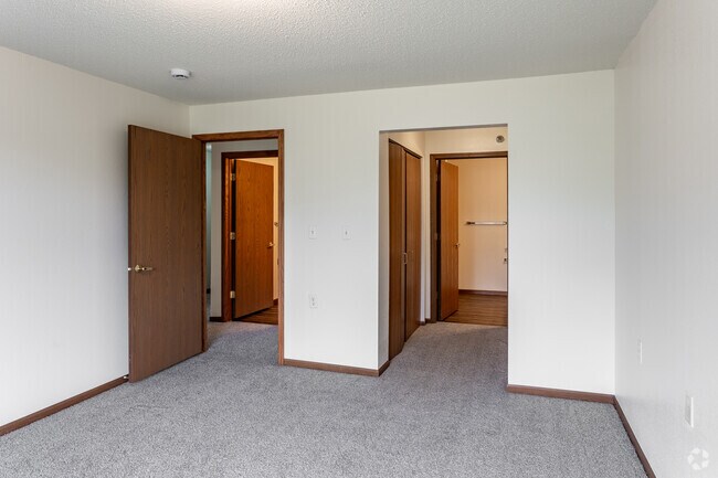 2BR, 2BA - 1,273SF - Primary Bedroom
