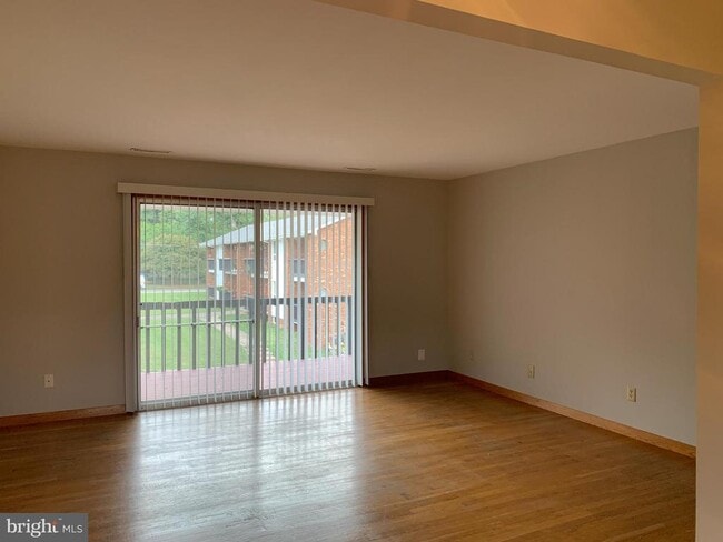 Photo - 117 Green St Unit 4
