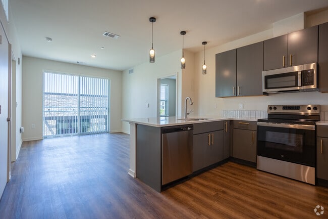 The Flats at Carriage Commons - The Flats at Carriage Commons