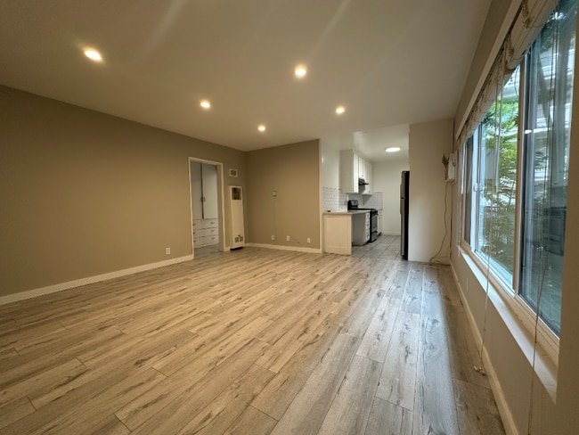 Photo - 7555 De Longpre Ave Apartamento Unidad 10